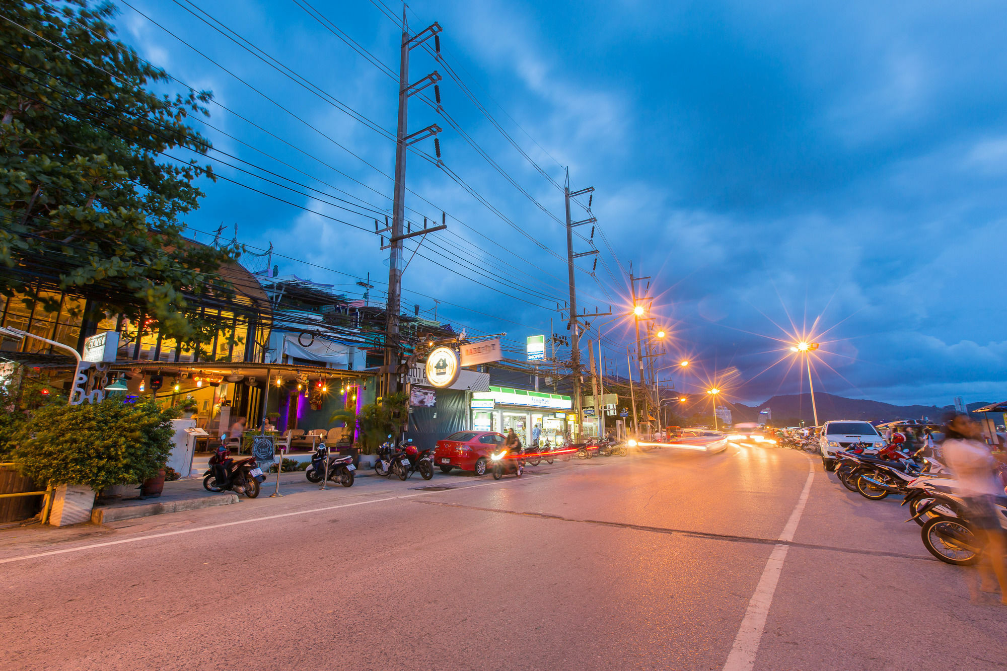 Barefoot Hotel Kalim Beach Front Patong Exterior foto